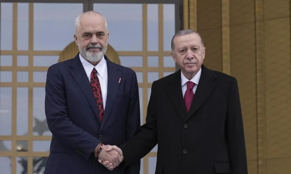 Ο Ερντογάν ζητά από την Αλβανία οριστική λύση στο θέμα FETO